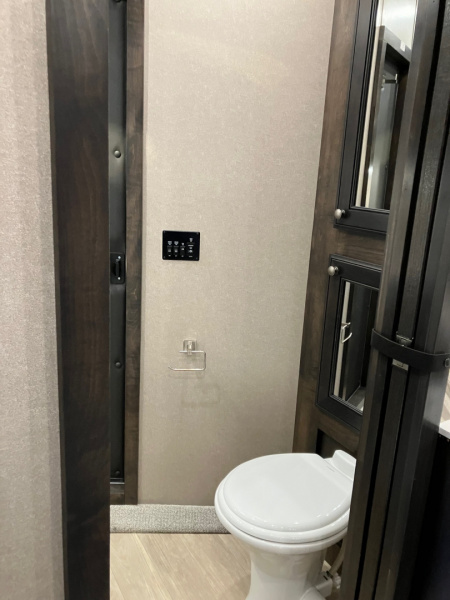 New 2025 Exiss Trailers 8' wide 3 horse w/ 14' living quarters Horse Trailer