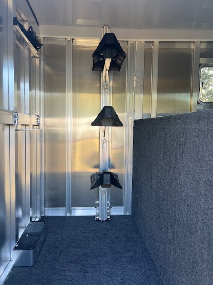 New 2026 Exiss Trailers 2 plus 1 insulated w/dressing room Horse Trailer