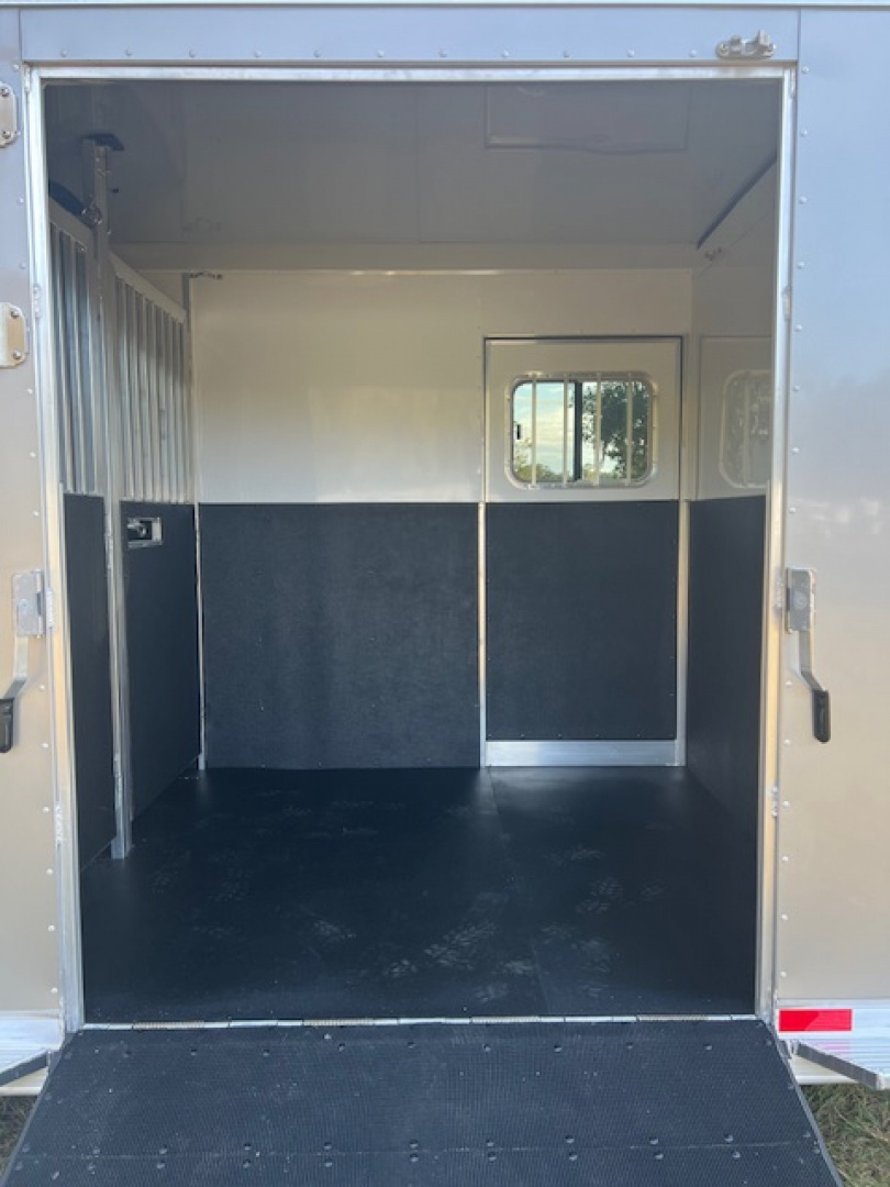 New 2026 Exiss Trailers 2 plus 1 insulated w/dressing room Horse Trailer