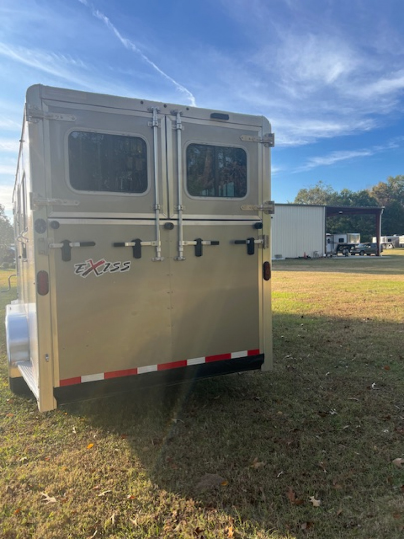 New 2026 Exiss Trailers 2 plus 1 insulated w/dressing room Horse Trailer