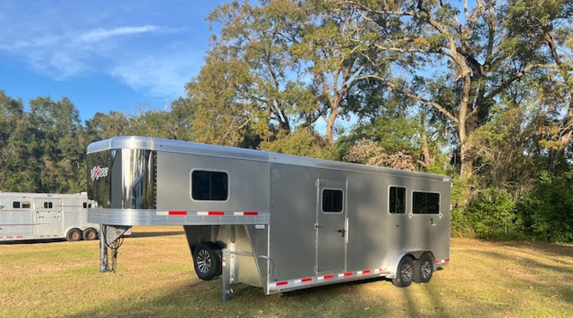 New 2026 Exiss Trailers 2 plus 1 insulated w/dressing room Horse Trailer