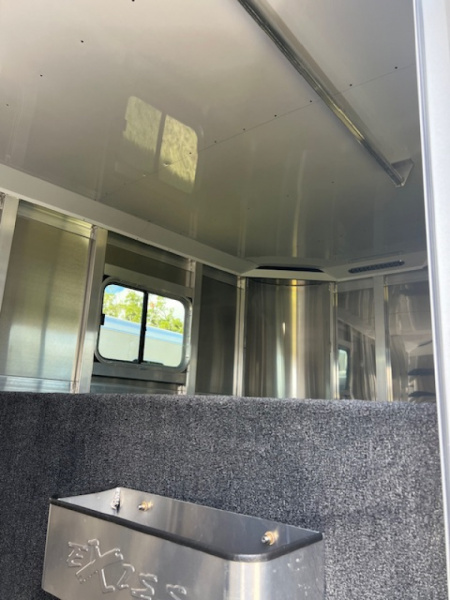 New 2026 Exiss Trailers 2 plus 1 insulated w/dressing room Horse Trailer