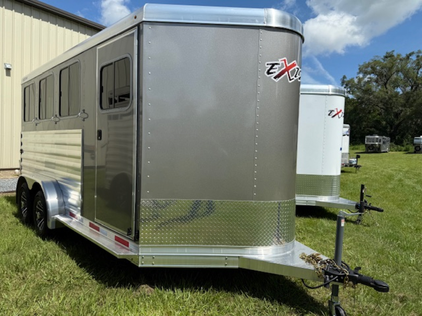 New 2025 EXISS TRAILERS 3 horse bumper pull XT with dressing room Horse Trailer