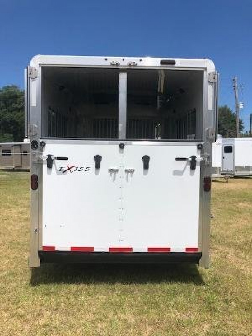 New 2024 Exiss Trailers 4 horse head to head with dressing room Horse Trailer