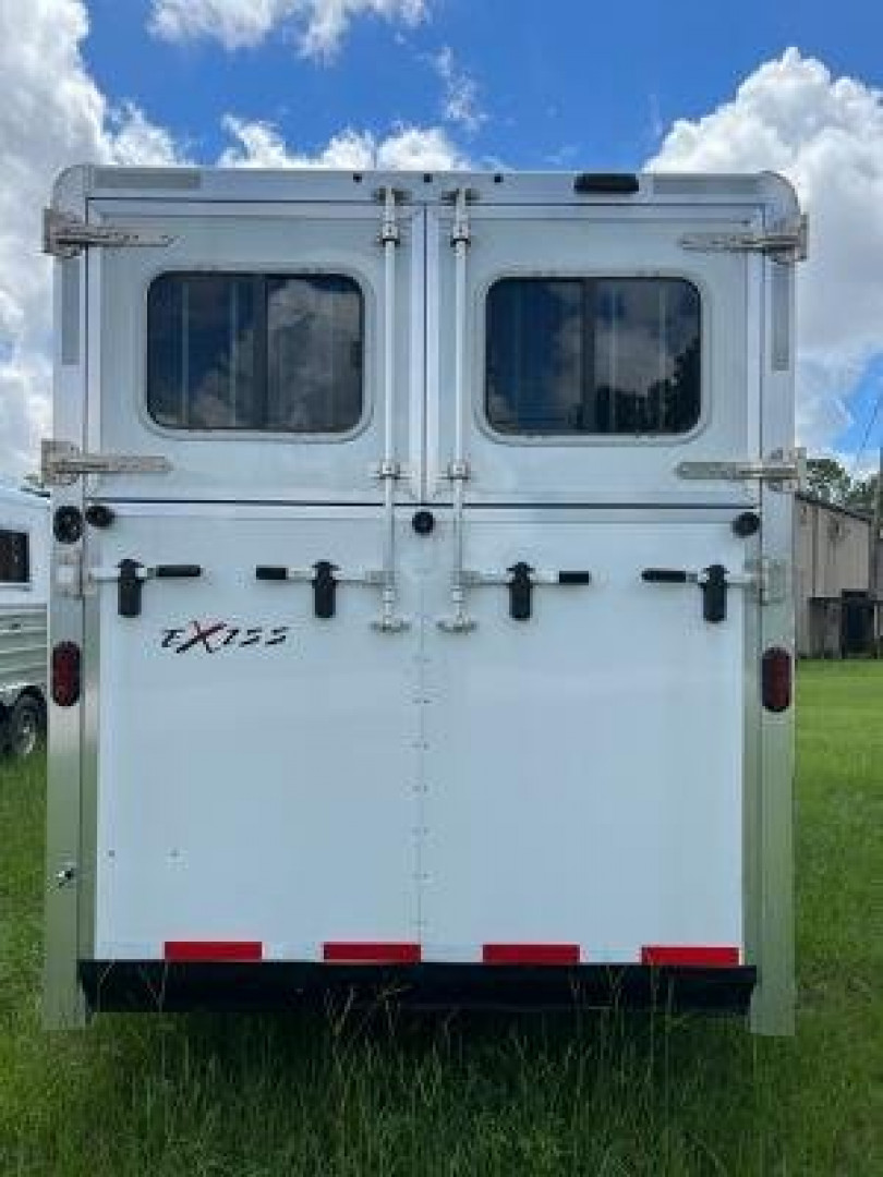 New 2024 Exiss Trailers 4 horse head to head with dressing room Horse Trailer