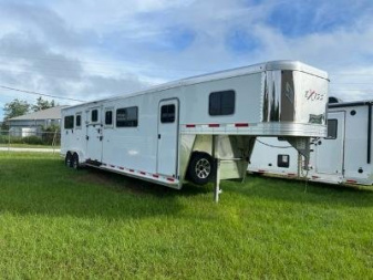 New 2024 Exiss Trailers 4 horse head to head with dressing room Horse Trailer