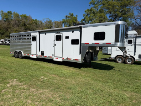 Used 2022 Exiss Trailers 8' wide 10' lq midtack bunks and stock Stock / Stock Combo Trailer