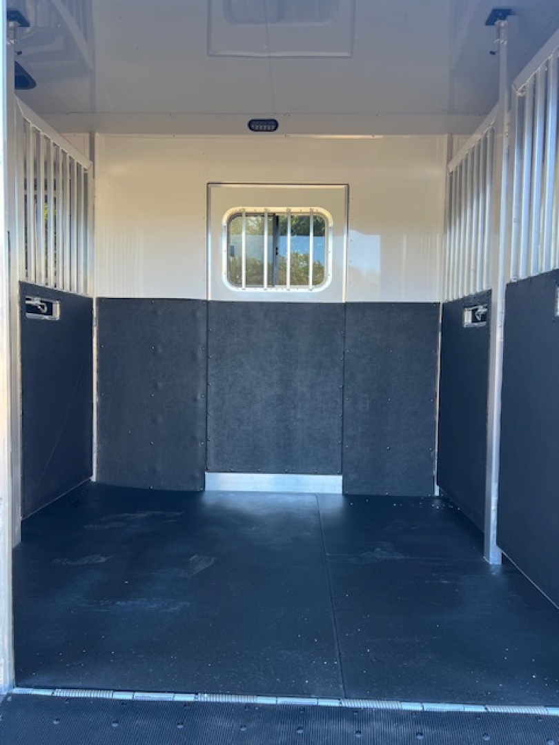 New 2026 Exiss Trailers 4 horse head to head w/ dressing room Horse Trailer