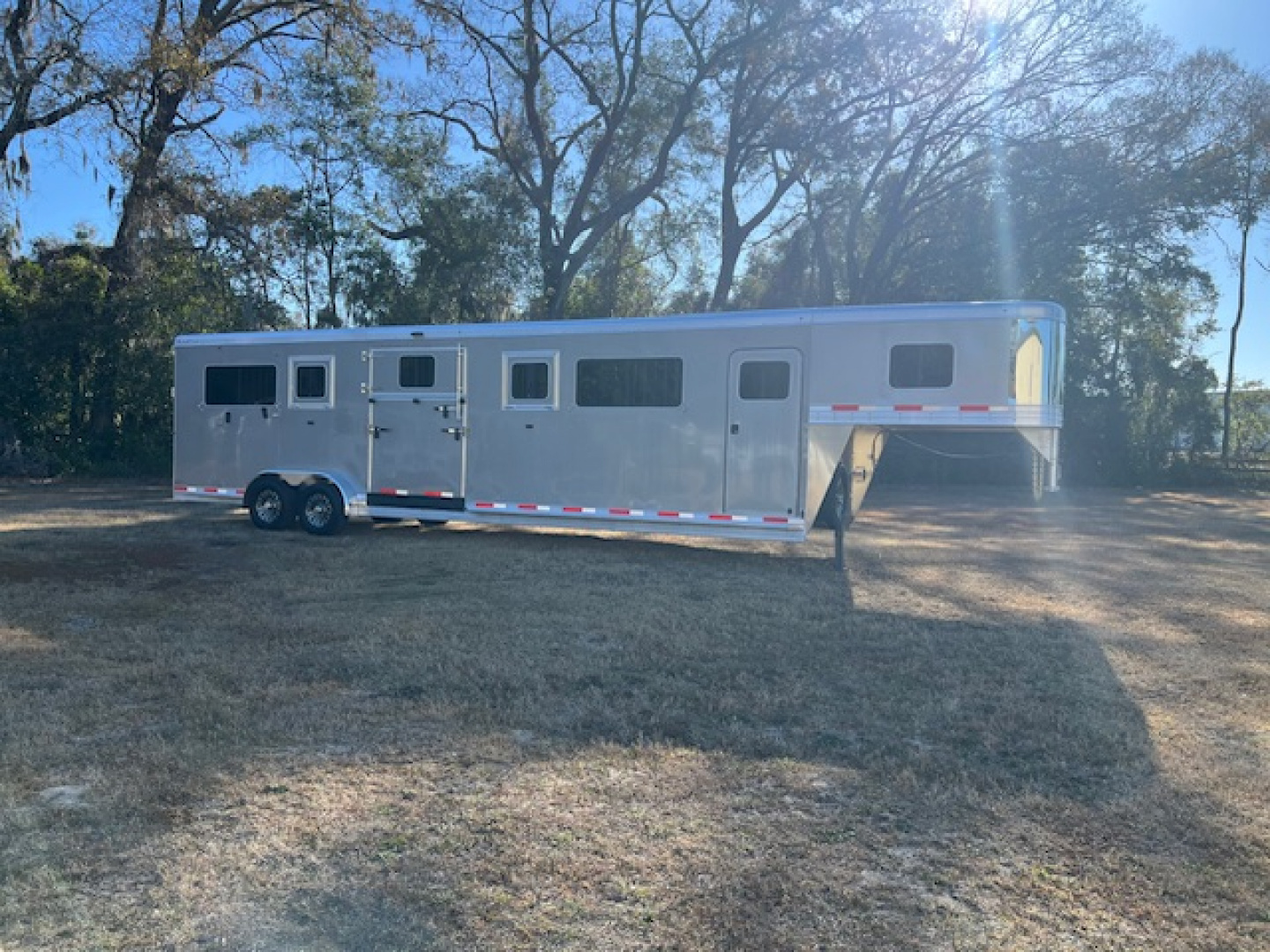New 2026 Exiss Trailers 4 horse head to head w/ dressing room Horse Trailer