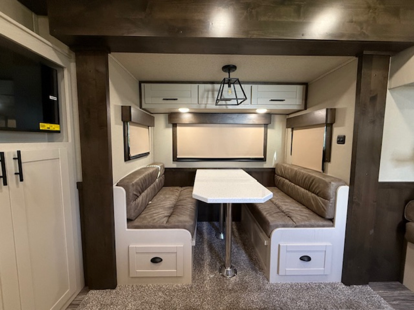 New 2026 Merhow Trailers 8' wide 3 horse w/13.6' farmhouse lq and gen Horse Trailer