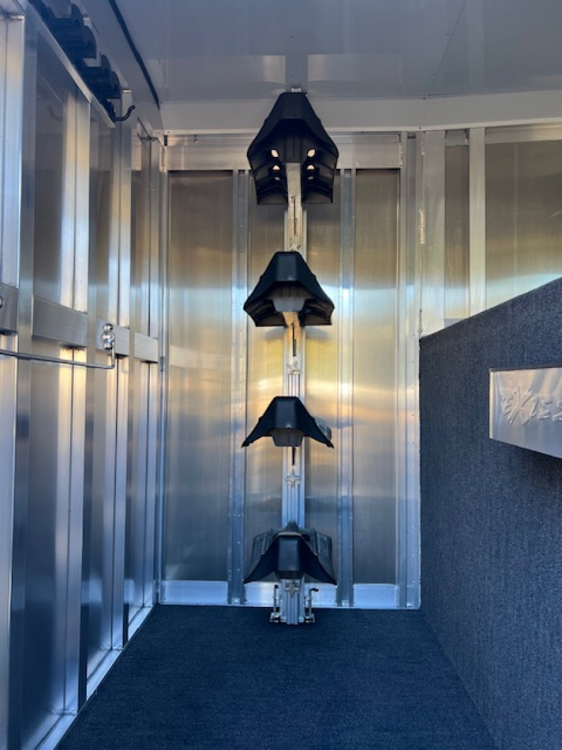 New 2026 Exiss Trailers 4 horse head to head w/ dressing room Horse Trailer