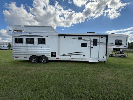 New 2026 Merhow Trailers 8' wide 3 horse w/13.6' farmhouse lq and gen Horse Trailer