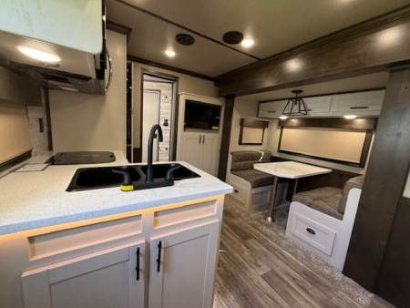 New 2026 Merhow Trailers 8' wide 3 horse w/13.6' farmhouse lq and gen Horse Trailer