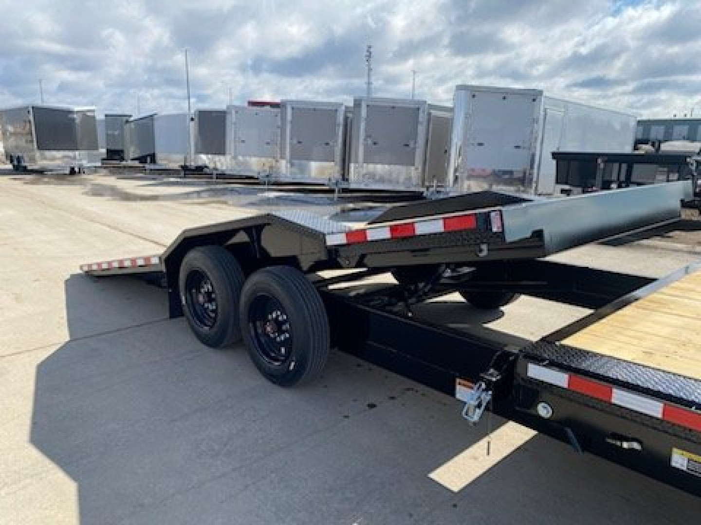 New 2025 MIDSOTA TBWB-28 GN TILT/EQUIPMENT TRAILER