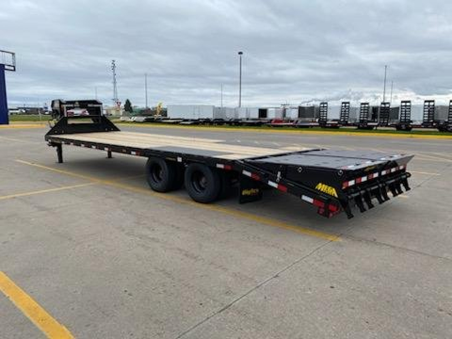 New 2025 BIG TEX TRAILERS 22GN-33D5A-MRBK Gooseneck Bodies/Equipment Trailer