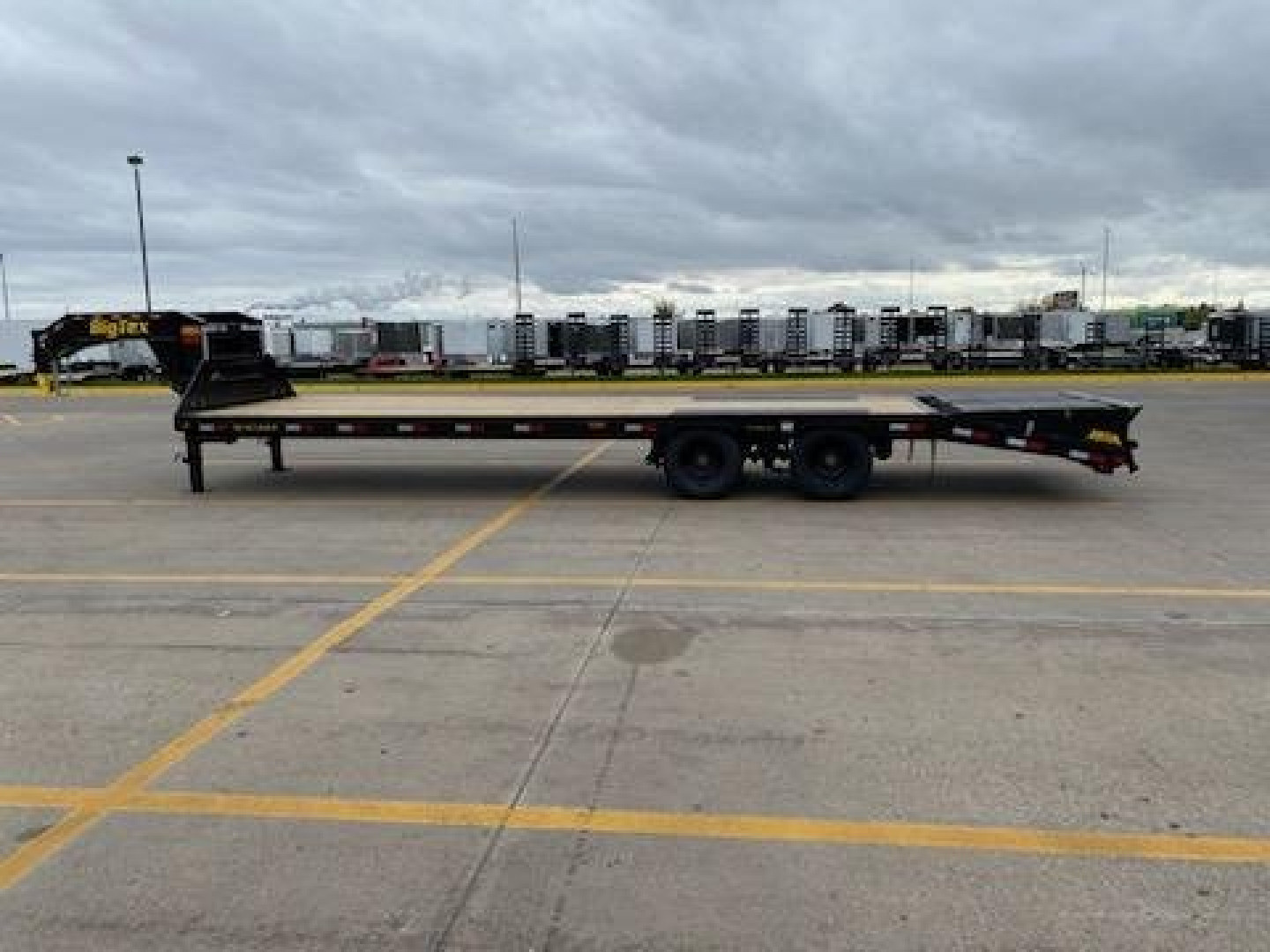 New 2025 BIG TEX TRAILERS 22GN-33D5A-MRBK Gooseneck Bodies/Equipment Trailer