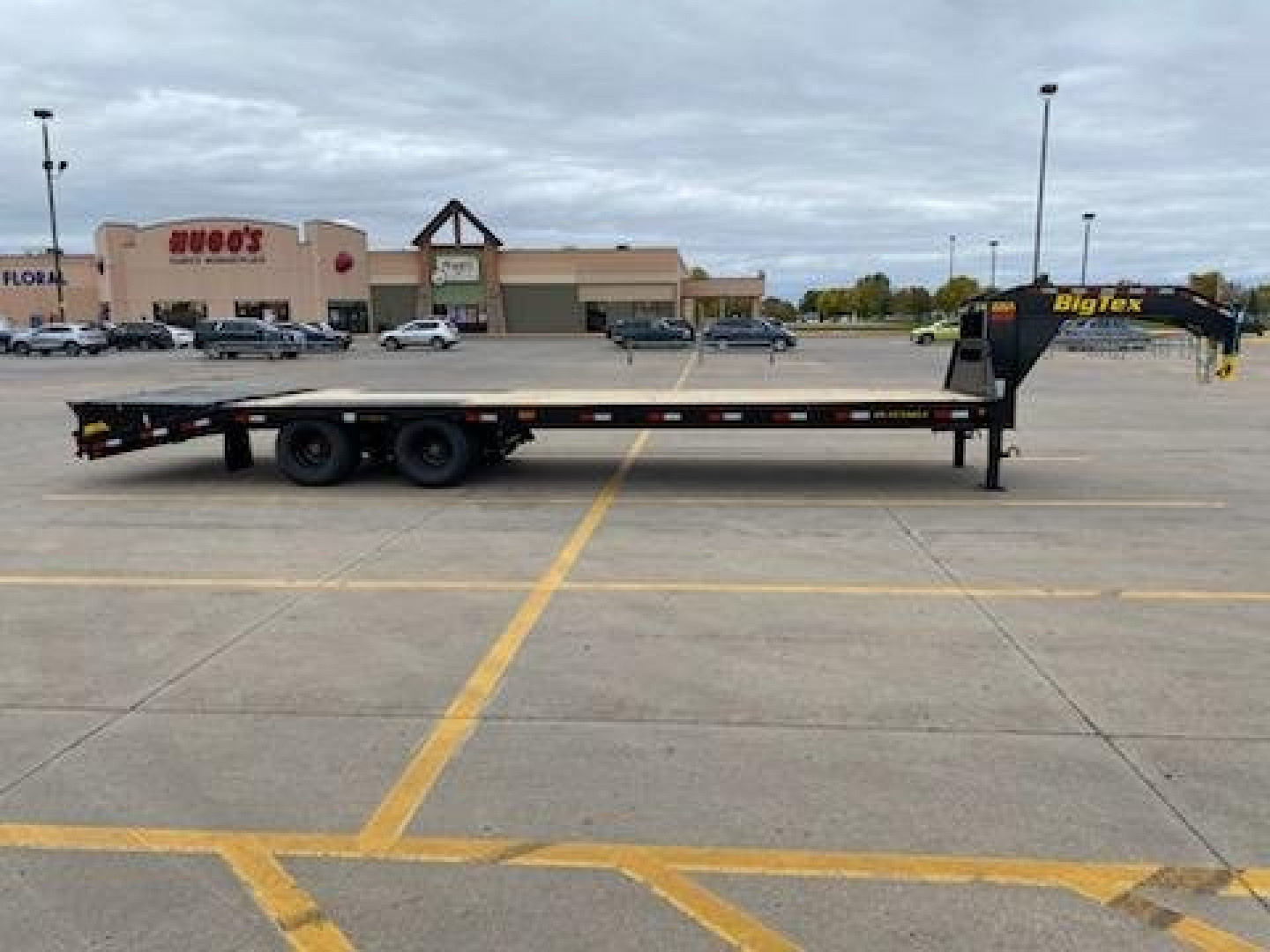 New 2025 BIG TEX TRAILERS 22GN-33D5A-MRBK Gooseneck Bodies/Equipment Trailer