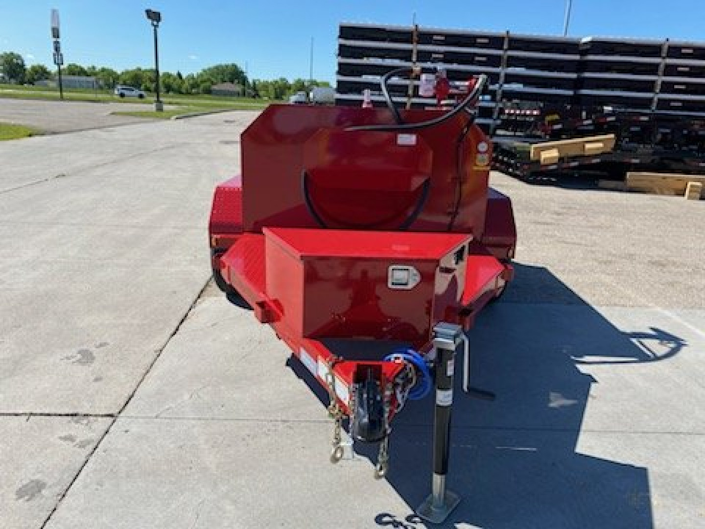 New 2025 LOAD TRAIL 60" X 11' 550 GALLON 10K TANDEM AXLE TANK TRAILER