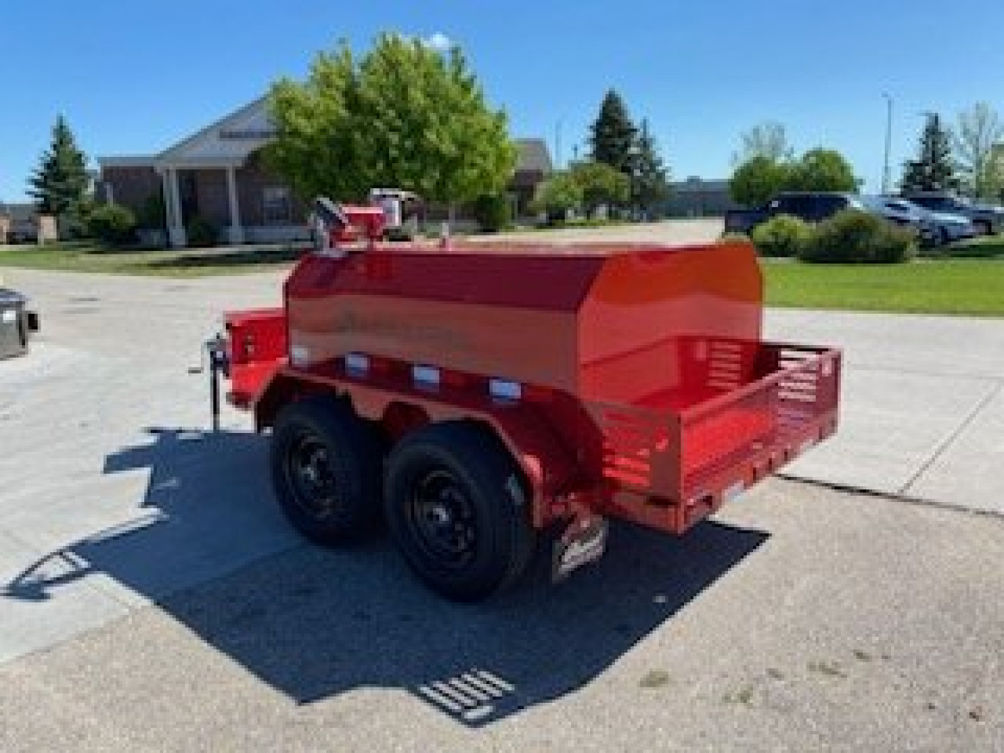 New 2025 LOAD TRAIL 60" X 11' 550 GALLON 10K TANDEM AXLE TANK TRAILER