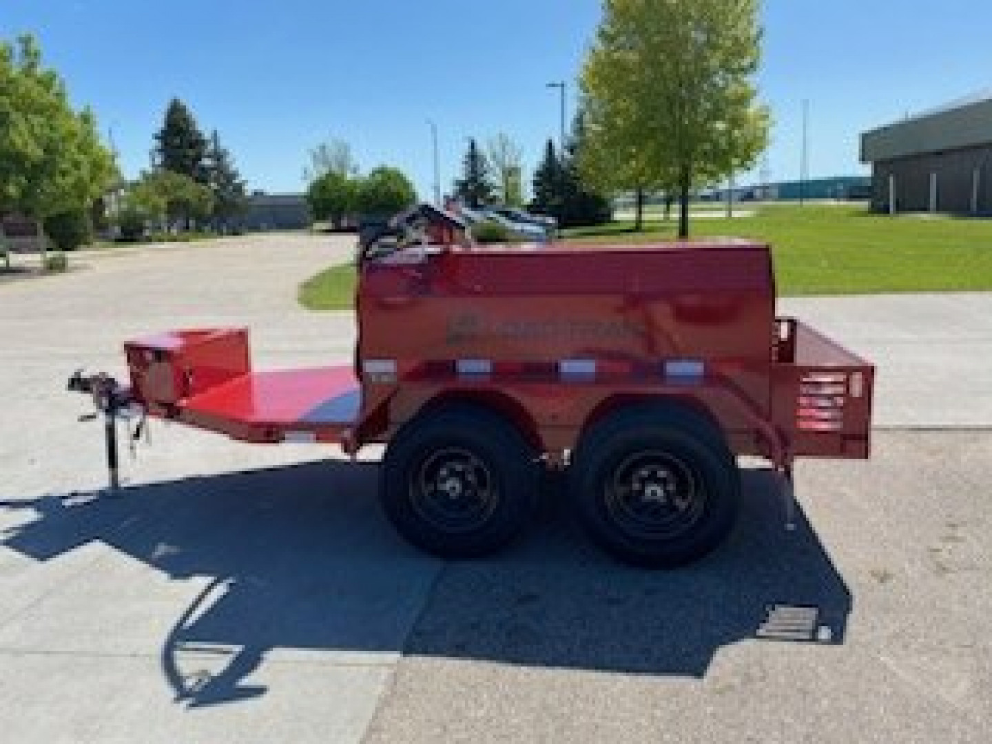 New 2025 LOAD TRAIL 60" X 11' 550 GALLON 10K TANDEM AXLE TANK TRAILER