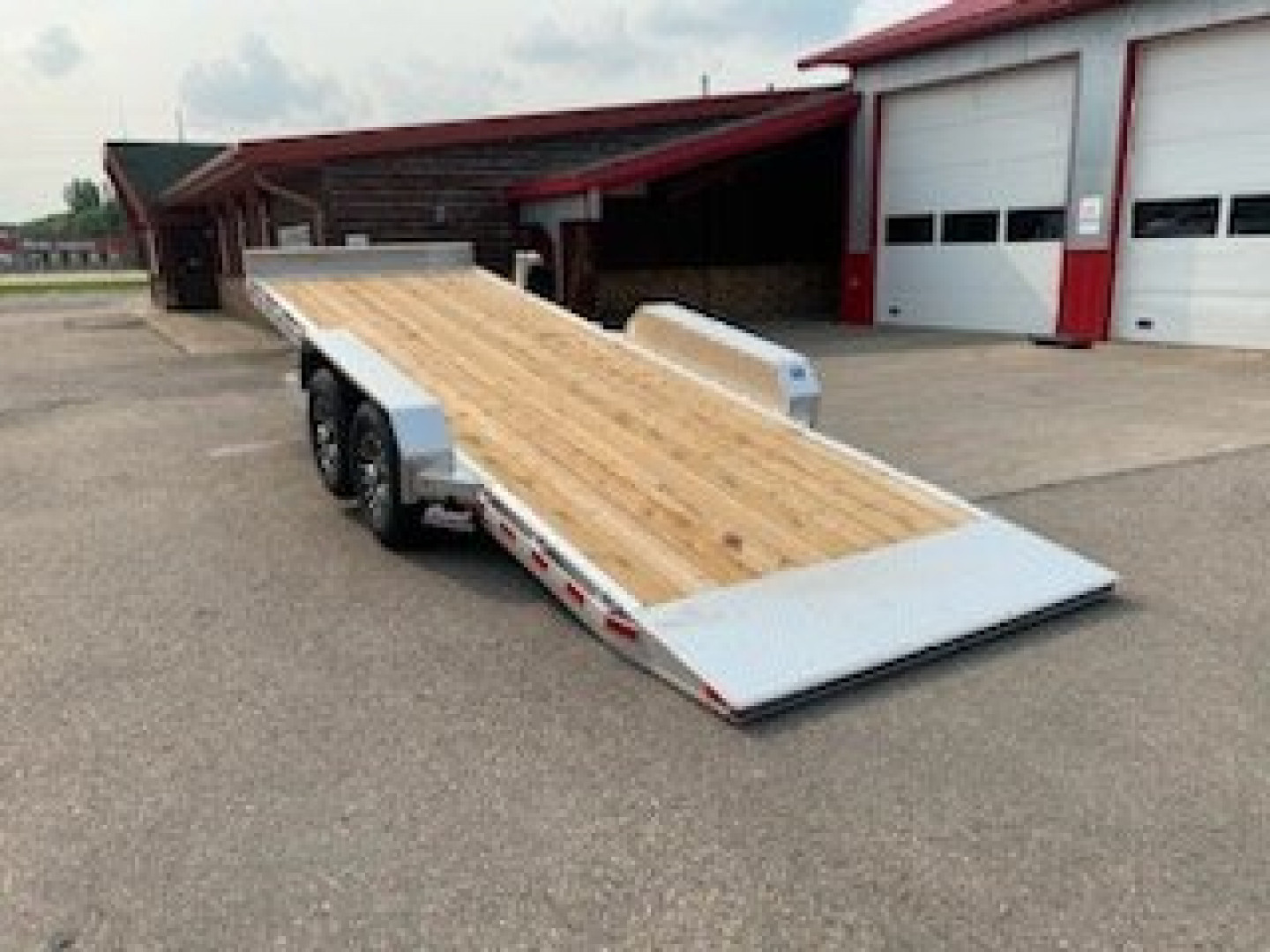 New 2025 Nordtek ALUMINUM 82X22-10K HYD.Tilt Trailer