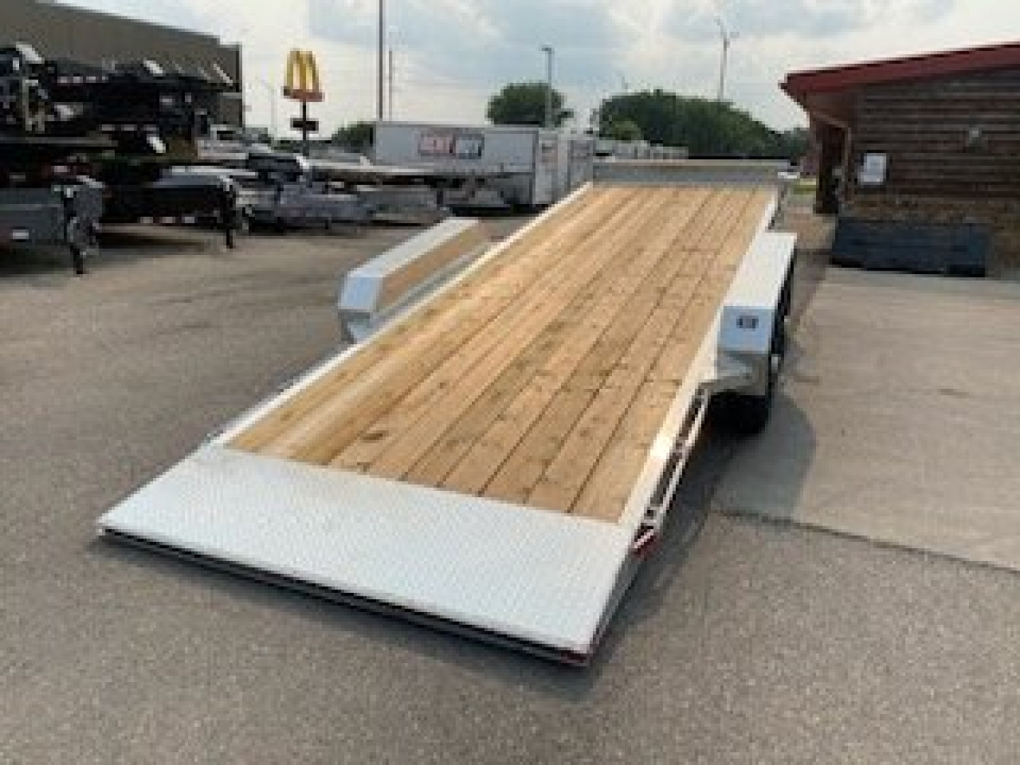 New 2025 Nordtek ALUMINUM 82X22-10K HYD.Tilt Trailer