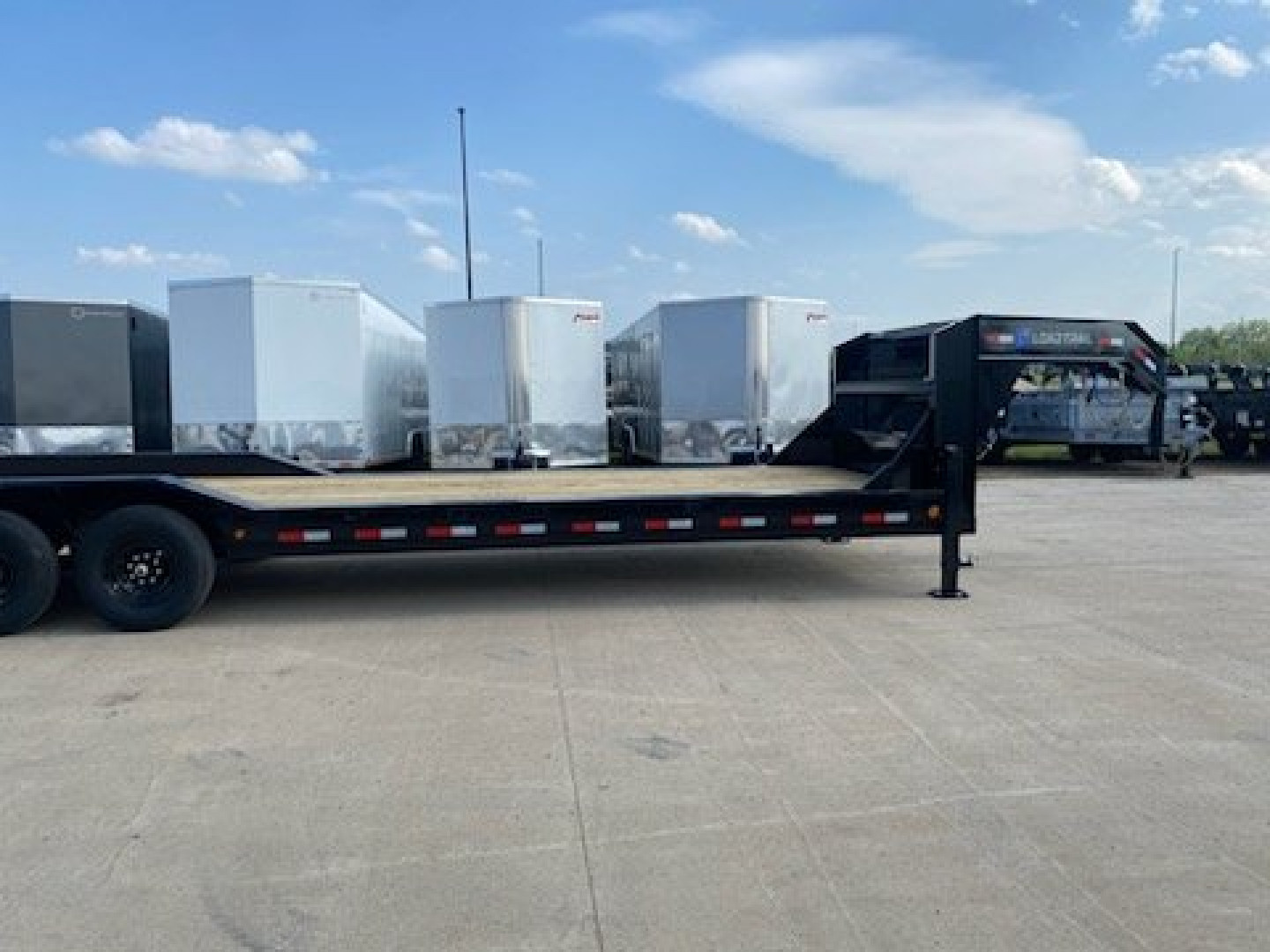 New 2024 LOAD TRAIL GC21K 102"X30' WITH DRIVE OVER FENDERS AND MAX RAMPS