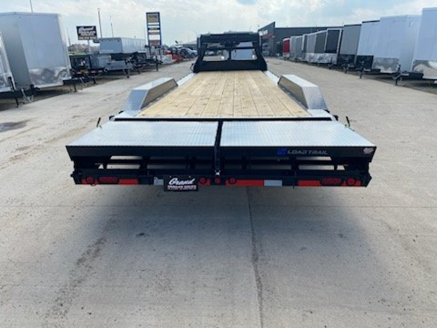 New 2024 LOAD TRAIL GC21K 102"X30' WITH DRIVE OVER FENDERS AND MAX RAMPS