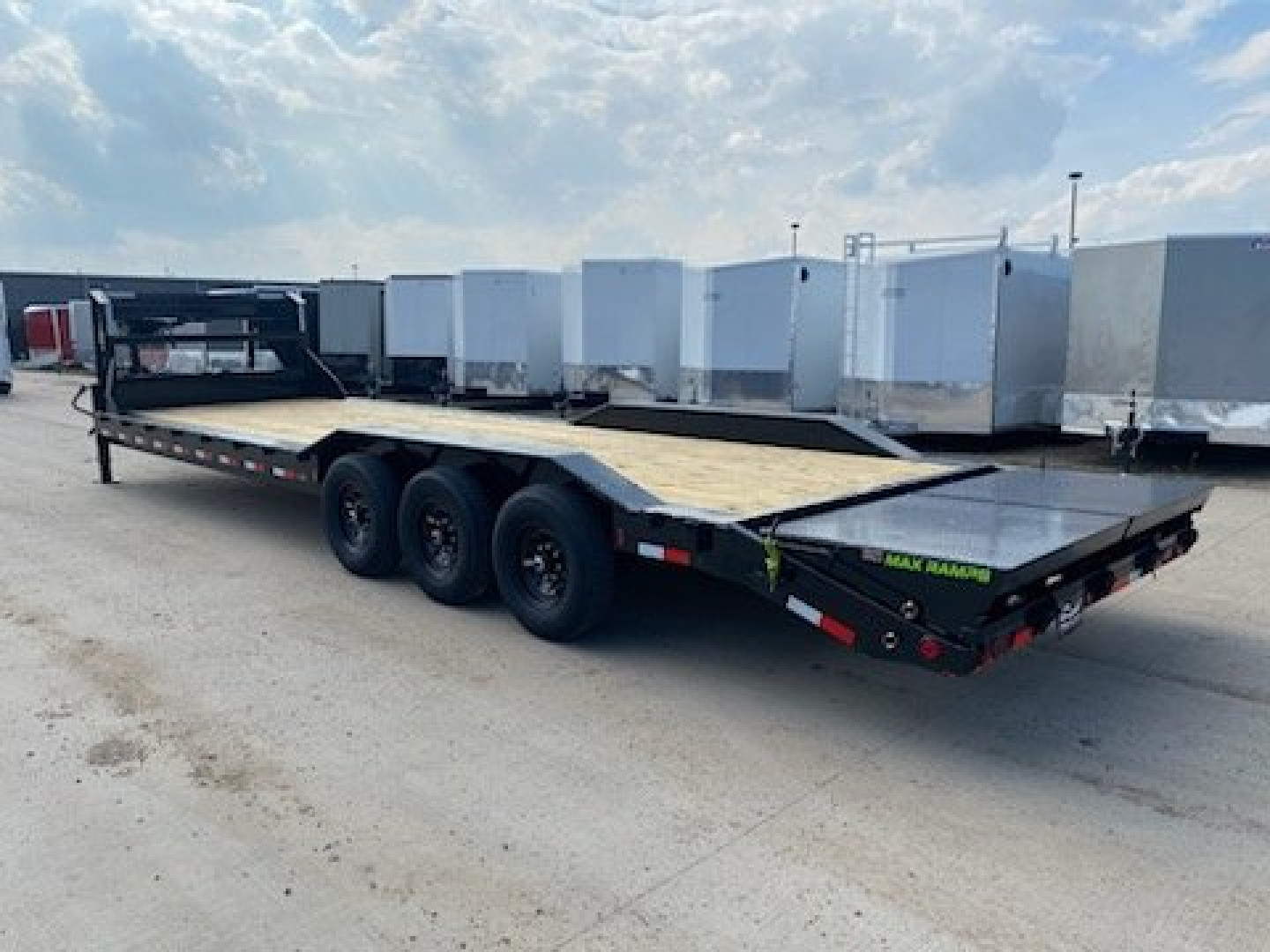 New 2024 LOAD TRAIL GC21K 102"X30' WITH DRIVE OVER FENDERS AND MAX RAMPS