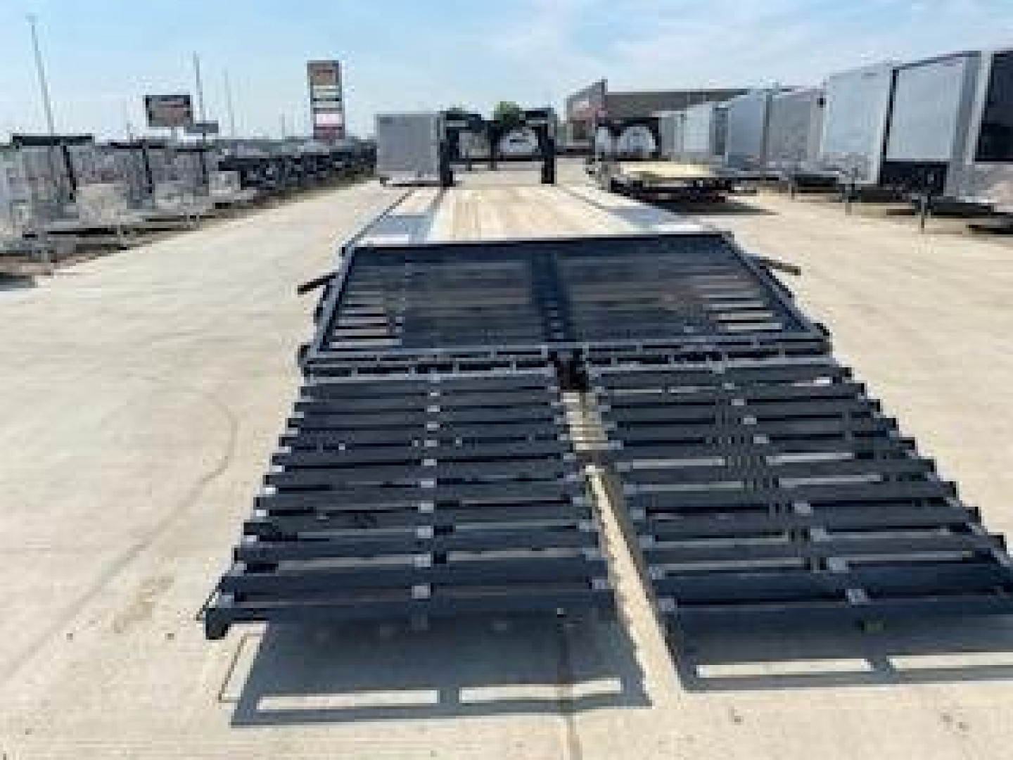 New 2024 BIG TEX 8.5'X 25+5' - 17,600# GOOSENECK W/MEGA RAMPS
