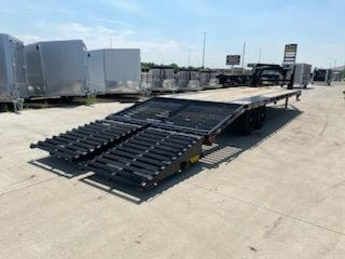 New 2024 BIG TEX 8.5'X 25+5' - 17,600# GOOSENECK W/MEGA RAMPS