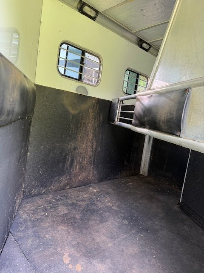Used 1999 Sundowner Sundowner Valuelite Horse Trailer