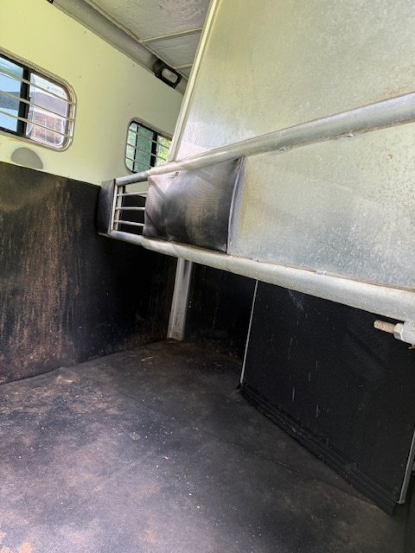 Used 1999 Sundowner Sundowner Valuelite Horse Trailer