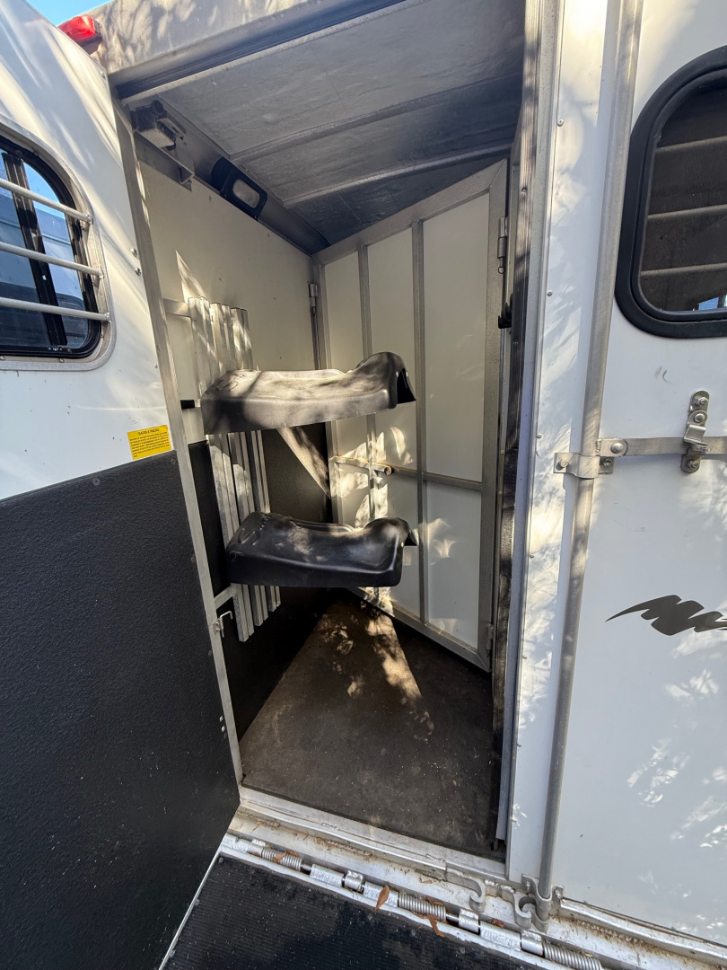 Used 1999 Sundowner Sundowner Valuelite Horse Trailer