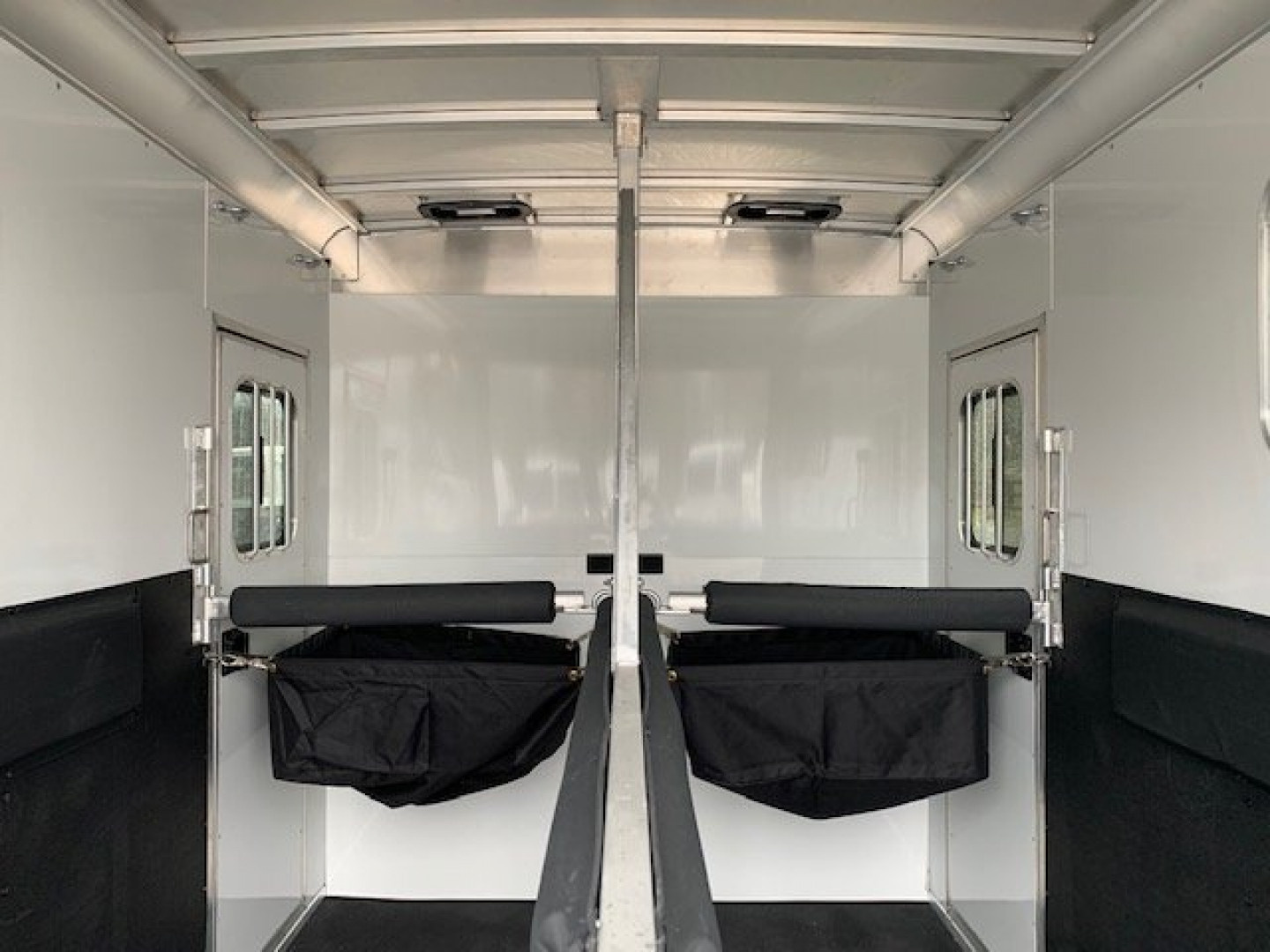 New 2025 ADAM 2 Horse Straightload JuLite Bumper Pull Horse Trailer