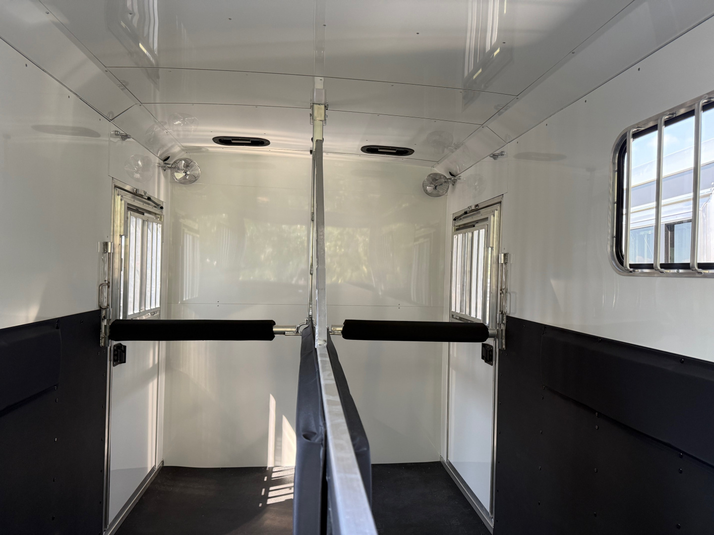 New 2026 Adam 2 Horse Straightload JuLite Bumper Pull Horse Trailer