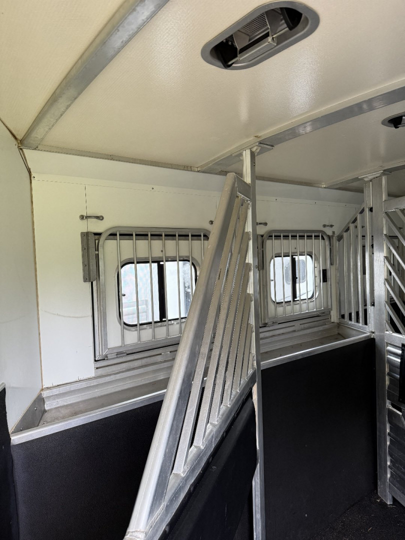 Used 2019 CIMARRON TRAILERS Norstar 3H 10' Sideload Living Quarters