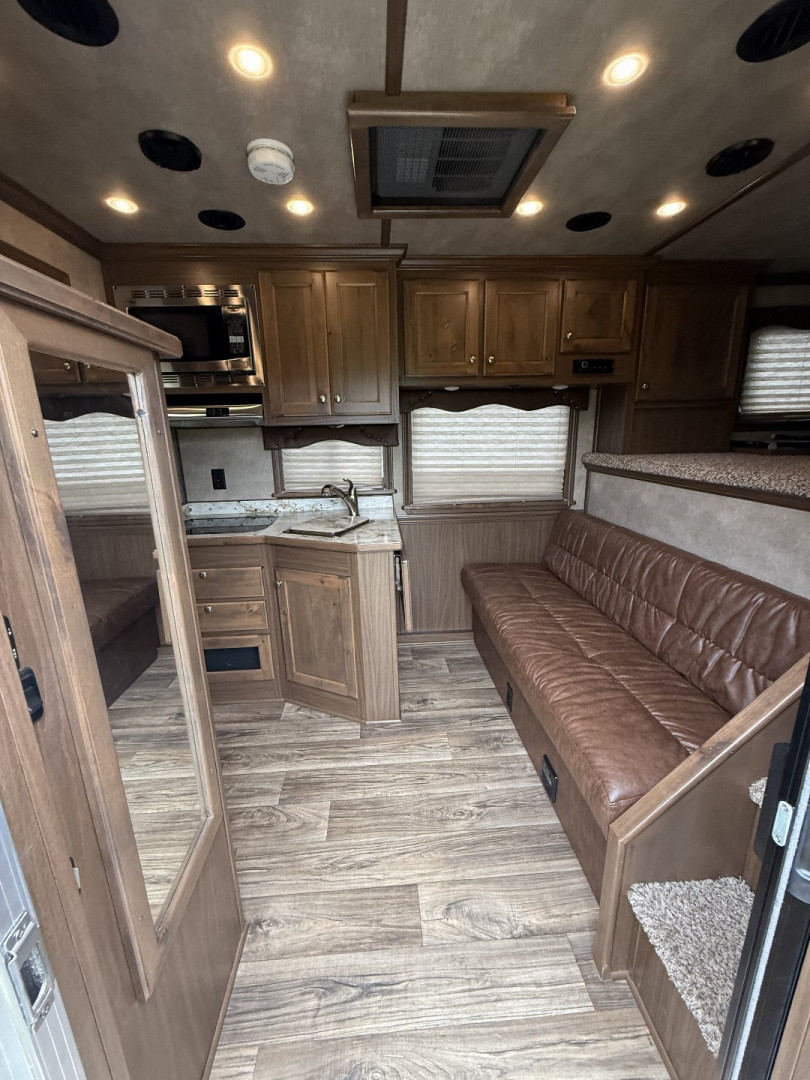Used 2019 CIMARRON TRAILERS Norstar 3H 10' Sideload Living Quarters