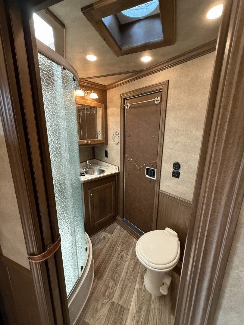 Used 2019 CIMARRON TRAILERS Norstar 3H 10' Sideload Living Quarters