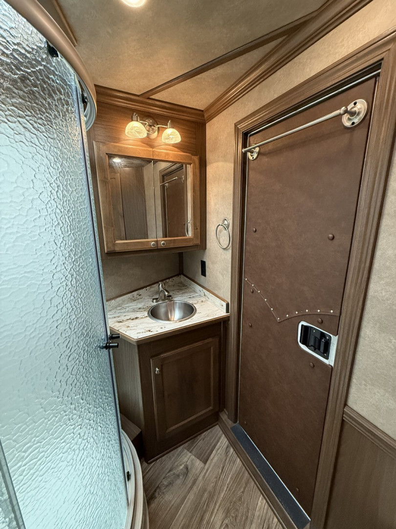 Used 2019 CIMARRON TRAILERS Norstar 3H 10' Sideload Living Quarters