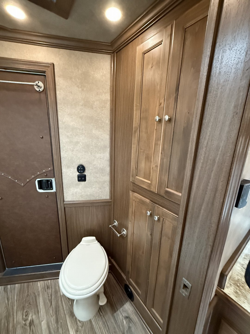 Used 2019 CIMARRON TRAILERS Norstar 3H 10' Sideload Living Quarters