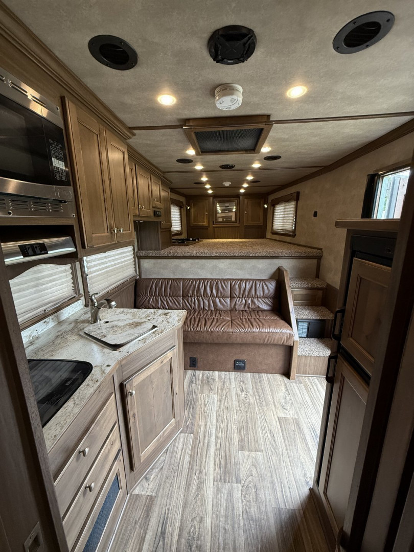 Used 2019 CIMARRON TRAILERS Norstar 3H 10' Sideload Living Quarters