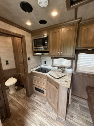 Used 2019 CIMARRON TRAILERS Norstar 3H 10' Sideload Living Quarters
