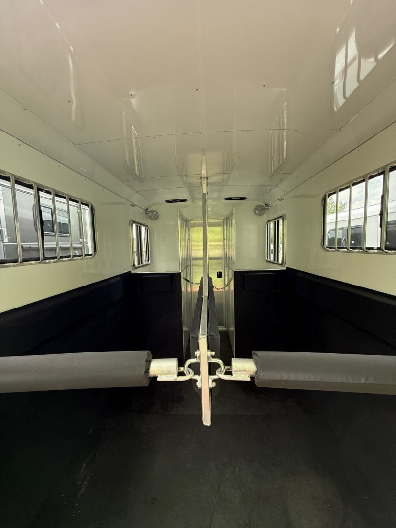 New 2026 Adam 2 Horse Straightload JuLite Manger Bumper Pull Horse Trailer