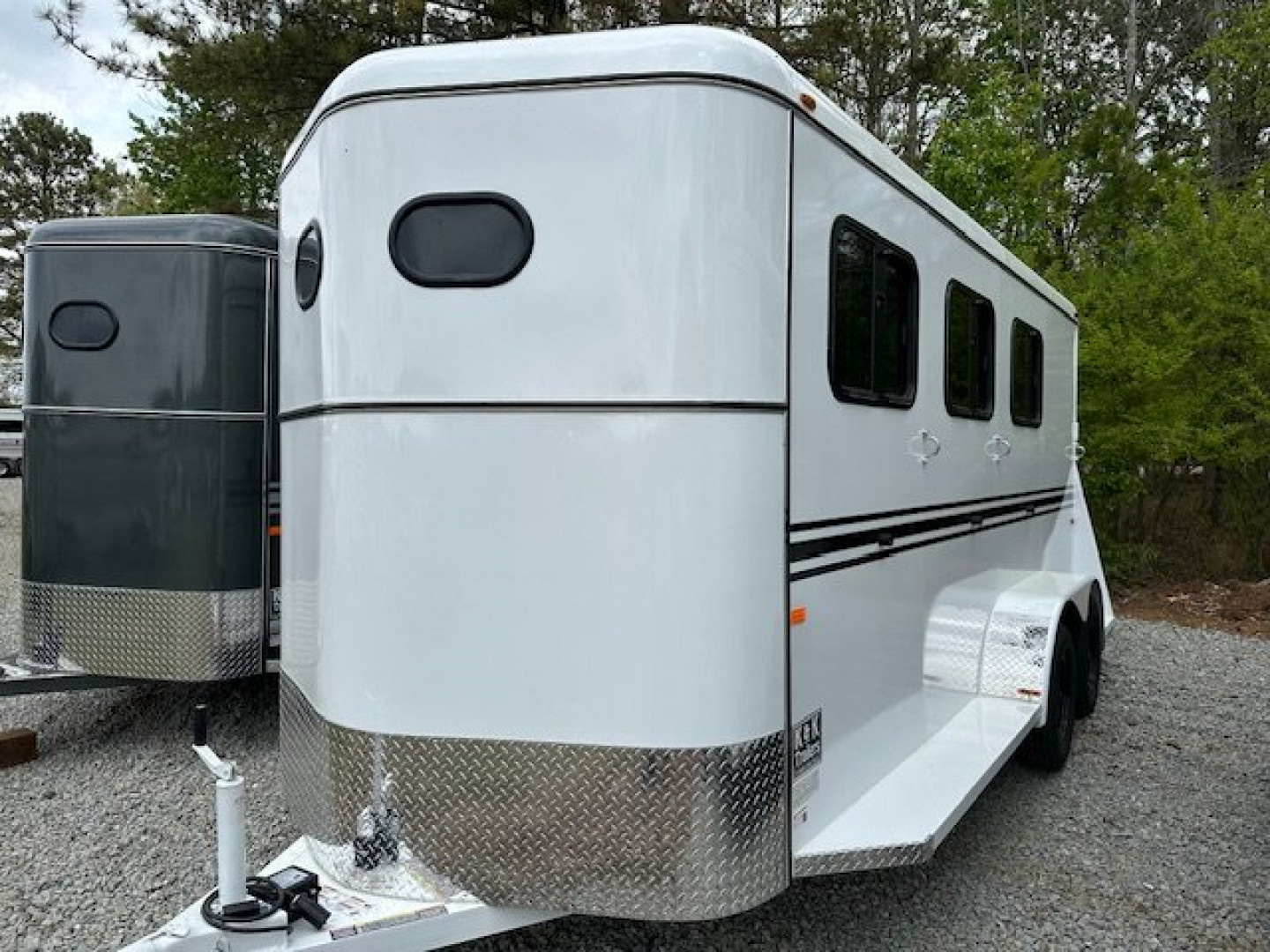 New 2026 Bee 3 Horse Slant Load BP Drops Horse Trailer