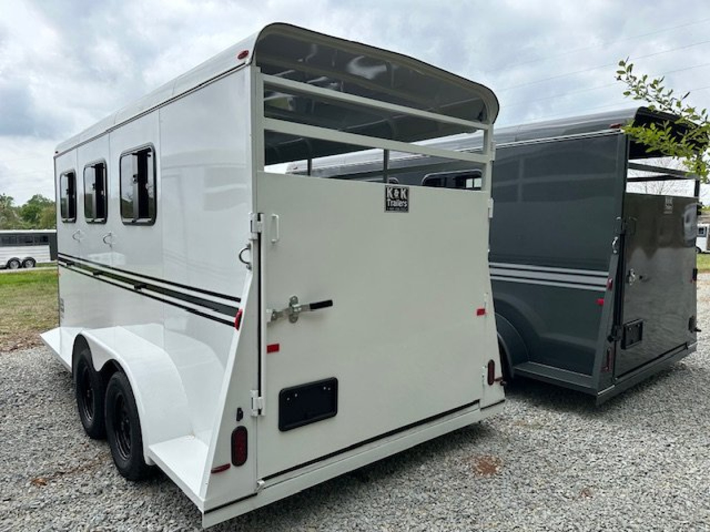New 2026 Bee 3 Horse Slant Load BP Drops Horse Trailer