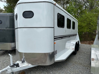 New 2025 BEE 3 Horse Slant Load BP w/Drops Horse Trailer