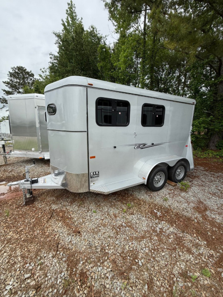 New 2026 Bee Chief 2 Horse Fully Enclosed Bumper Pull Horse Trailer
