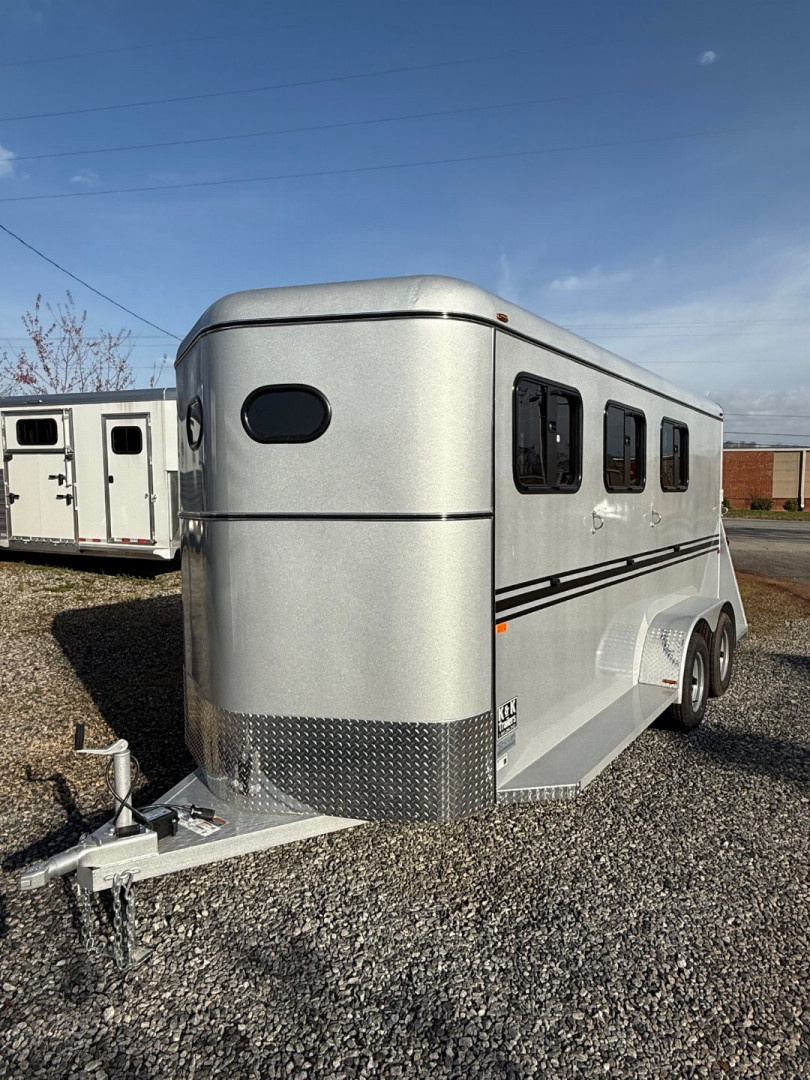 New 2025 BEE 3 Horse Slant Load BP w/Drops Horse Trailer