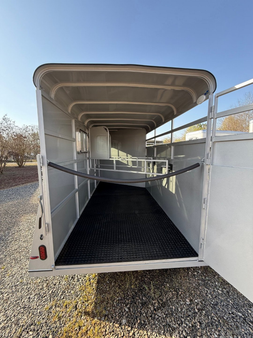 New 2025 BEE 3 Horse Slant Load BP w/Drops Horse Trailer
